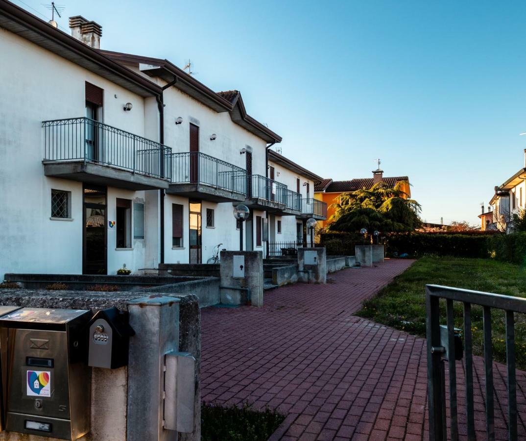 Arcobaleno Di Elena Fantinati Hotel Adria Esterno foto